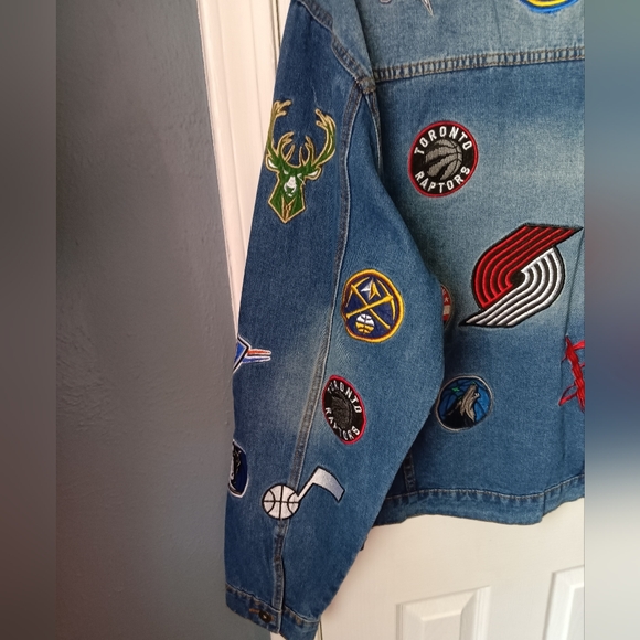 Ultra Game NBA Distressed Multi-Team Denim Patch Jean Jacket - Picture 6 of 13